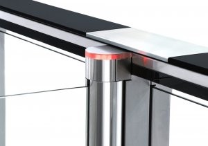 PERCo-SDС-01GS Крышка из закаленного стекла с центральной вставкой из нержавеющей стали для двусторонней секции PERCo-STD-01